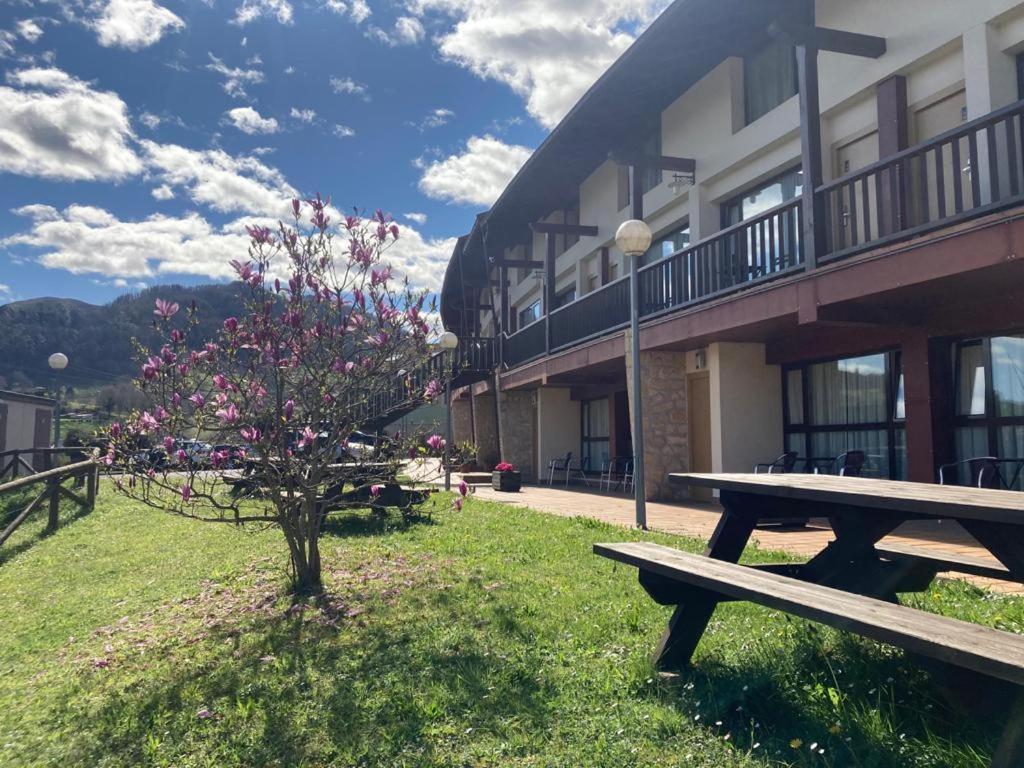 Apartamentos Aldea Del Puente Cangas de Onis Bagian luar foto